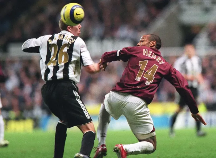 Framed Print : Thierry Henry (Arsenal) Peter Ramage (Newcastle United) Framed Print : Thierry Henry (Arsenal) Peter Ramage (Newcastle United)