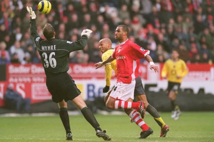 Framed Print : Thierry Henry (Arsenal) Thomas Myhre and Jonathan Fortune (Charlton) Framed Print : Thierry Henry (Arsenal) Thomas Myhre and Jonathan Fortune (Charlton)