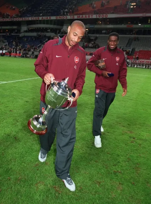 Framed Print : Thierry Henry and Arsenal's Amsterdam Tournament Triumph over Porto (2005) Framed Print : Thierry Henry and Arsenal's Amsterdam Tournament Triumph over Porto (2005)