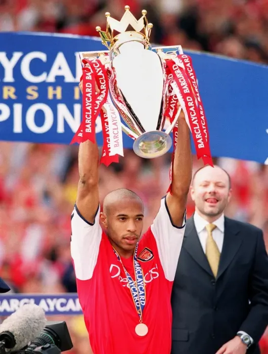 Framed Print : Thierry Henry Celebrates Arsenal's FA Premiership Title Win after Dramatic 4:3 Victory over Everton at Highbury (2002)