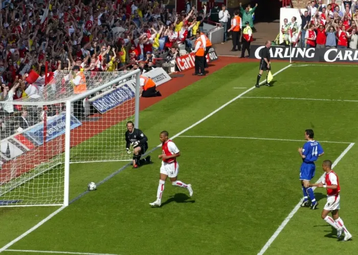 Framed Print : Thierry Henry celebrates scoring for Arsenal from the penalty spot Framed Print : Thierry Henry celebrates scoring for Arsenal from the penalty spot