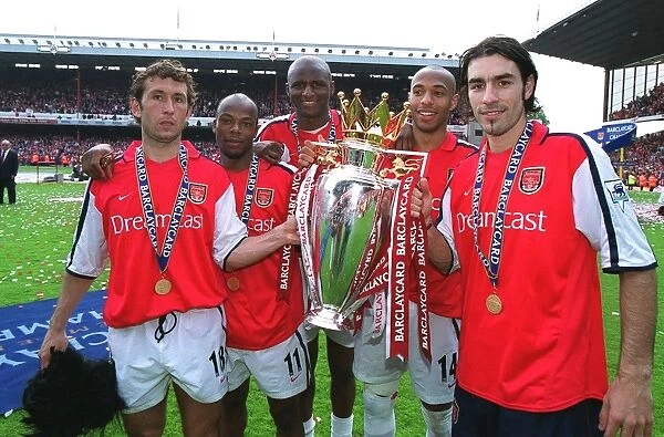 Thierry Henry, Gilles Grimandi, Patrick Vieira, Sylvain Wiltord and Robert Pires with the F