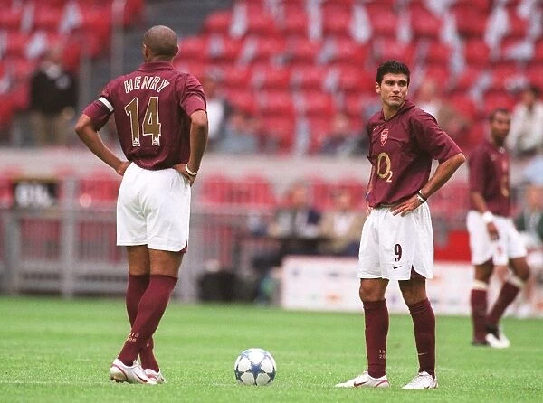Thierry Henry and Jose Reyes (Arsenal). Arsenal 2:1 Porto