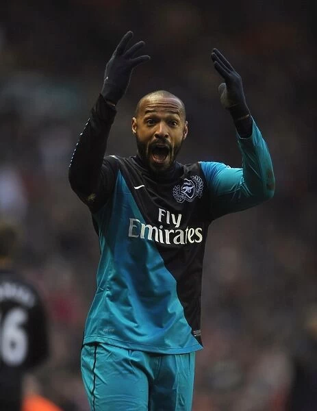 Thierry Henry Leads Arsenal to Glory: 2-1 Premier League Victory over Sunderland