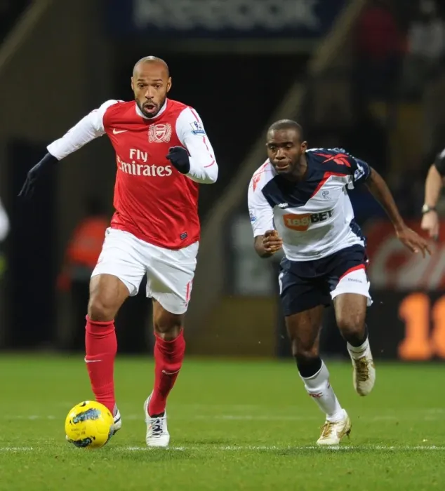 Framed Print : Thierry Henry Outmaneuvers Fabrice Muamba: Bolton Wanderers vs. Arsenal, Premier League 2011-2012