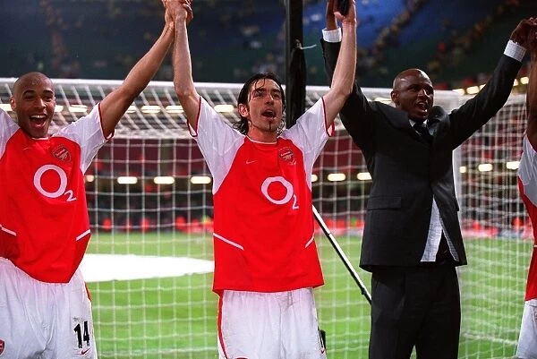 Thierry Henry, Robert Pires and Patrick Vieira (Arsenal) celebrate at the end of the match