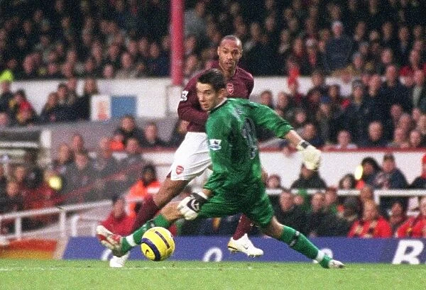 Thierry Henry scores his 2nd goal Arsenals 3rd past Brad Jones (Middlesbrough)
