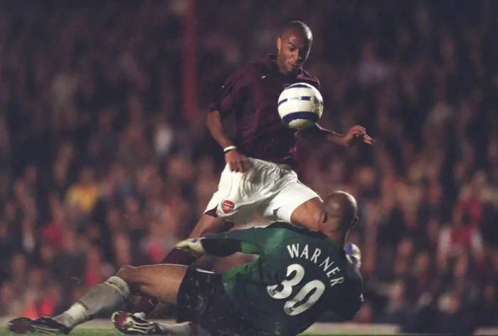 Framed Print : Thierry Henry scores Arsenals 3rd goal past Tony Warner (Fulham) Framed Print : Thierry Henry scores Arsenals 3rd goal past Tony Warner (Fulham)