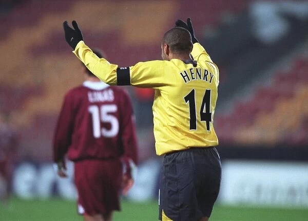 Thierry Henry: Shattering Arsenal's Record with Goal Number 186 (2005) - Arsenal's Legendary Striker Becomes the Club's All-Time Leading Goalscorer in UEFA Champions League Match against Sparta Prague
