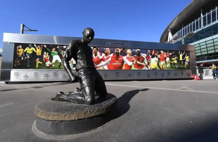 Framed Print : Thierry Henry Statue: Arsenal vs Southampton, Premier League 2018-19