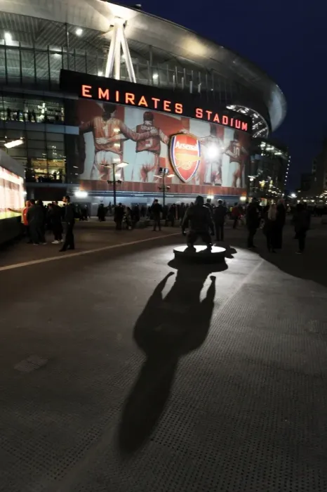 Framed Print : Thierry Henry Statue: Arsenal's Enduring Tribute at Emirates Stadium