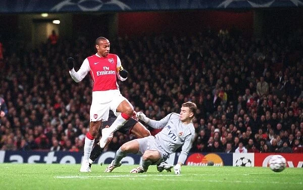 Thierry Henry vs. Igor Akinfeev: Stalemate in Group G - Arsenal vs. CSKA Moscow, UEFA Champions League, Emirates Stadium, London, 11 / 1 / 06