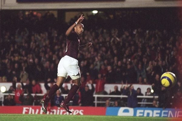 Thierry Henrycelebrates scoring Arsenals 3rd goal his 2nd