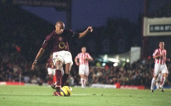 Thierry Henry's Brace: Arsenal's 3-1 Victory Over Sunderland in the FA Premier League, Highbury, London, November 2005