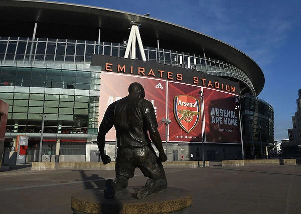 Thierry Henry's Statue Greets Europa League Opponents at Arsenal's Emirates Stadium