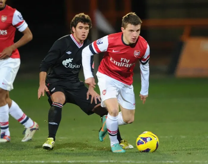 Framed Print : Thomas Eisfeld (Arsenal) Ager Aqueche (Bilbao). Arsenal U19 4: 2 Athletic Bilbao U19