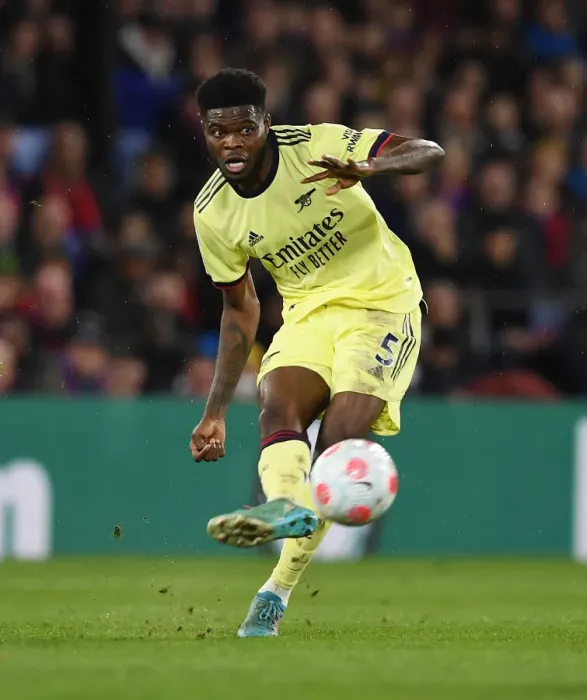 Framed Print : Thomas Partey in Action: Arsenal vs. Crystal Palace, Premier League 2021-22 Framed Print : Thomas Partey in Action: Arsenal vs. Crystal Palace, Premier League 2021-22