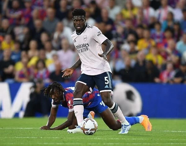 Thomas Partey in Action: Arsenal vs. Crystal Palace, Premier League 2022-23