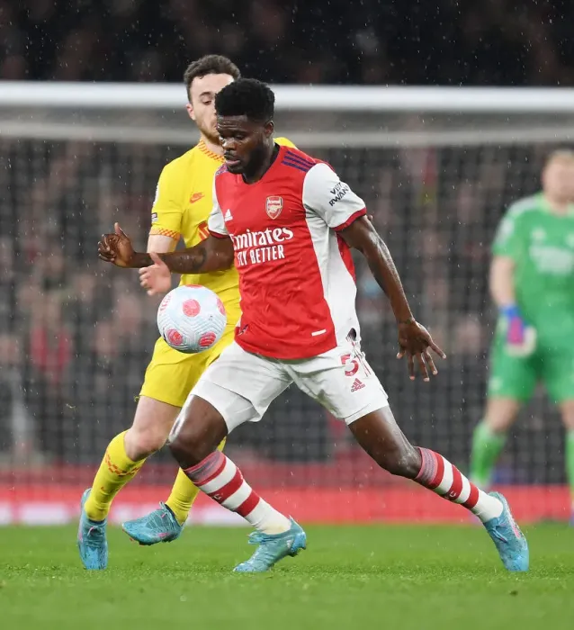 Framed Print : Thomas Partey in Action: Arsenal vs Liverpool, Premier League 2021-22