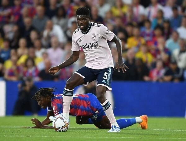 Thomas Partey in Action: Crystal Palace vs. Arsenal, Premier League 2022-23