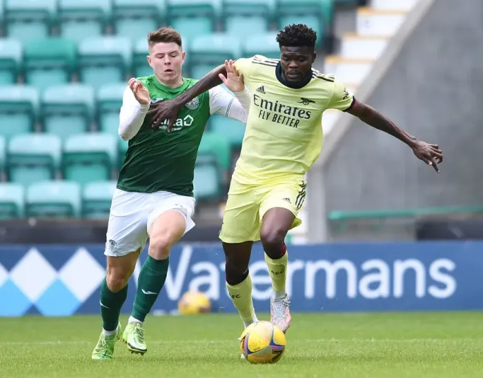 Framed Print : Thomas Partey: In Action Against Hibernian in Edinburgh Pre-Season Match, 2021