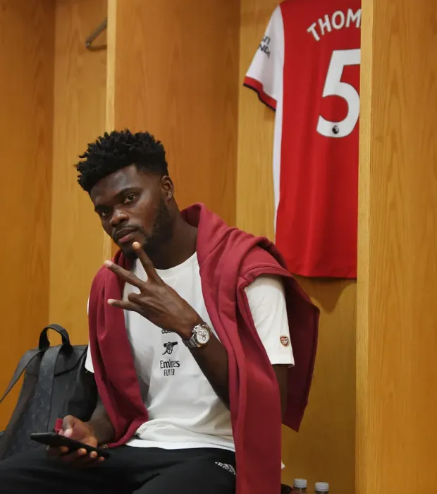 Framed Print : Thomas Partey in Arsenal Changing Room before Arsenal vs Norwich City (2021-22) Framed Print : Thomas Partey in Arsenal Changing Room before Arsenal vs Norwich City (2021-22)