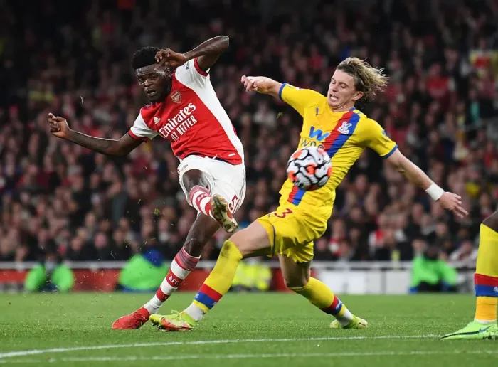 Framed Print : Thomas Partey Faces Pressure from Conor Gallagher in Arsenal vs Crystal Palace Premier League Clash Framed Print : Thomas Partey Faces Pressure from Conor Gallagher in Arsenal vs Crystal Palace Premier League Clash