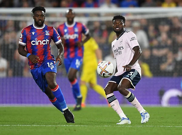 Thomas Partey Faces Pressure from Jeffrey Schlupp in Crystal Palace vs Arsenal Premier League Clash (2022-23)