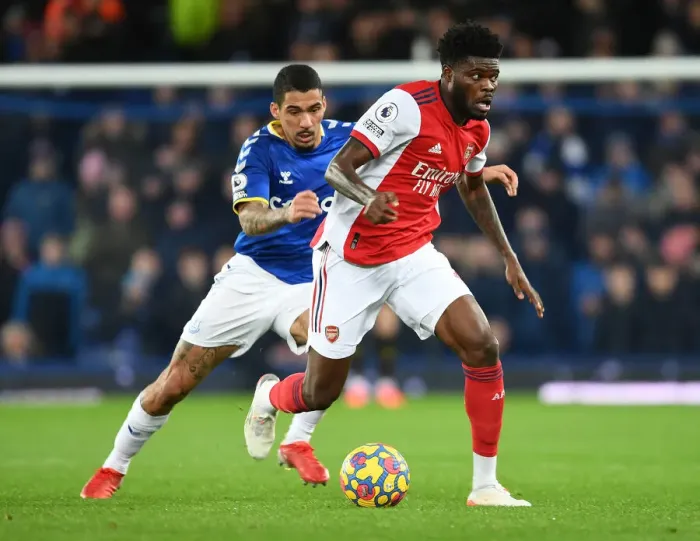Framed Print : Thomas Partey Powers Past Allan: Everton vs Arsenal, Premier League 2020-21 Framed Print : Thomas Partey Powers Past Allan: Everton vs Arsenal, Premier League 2020-21