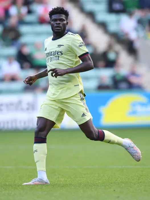 Framed Print : Thomas Partey Shines: Arsenal's Midfield Masterclass Against Hibernian Framed Print : Thomas Partey Shines: Arsenal's Midfield Masterclass Against Hibernian