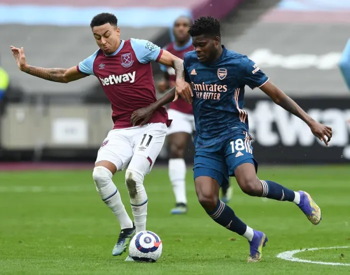 Framed Print : Thomas Partey vs Jesse Lingard: Battle in the Premier League - West Ham United vs Arsenal