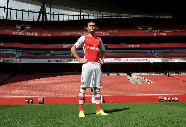 Thomas Vermaelen (Arsenal). Arsenal 1st Team Photocall. Emirates Stadium, 7 / 8 / 14