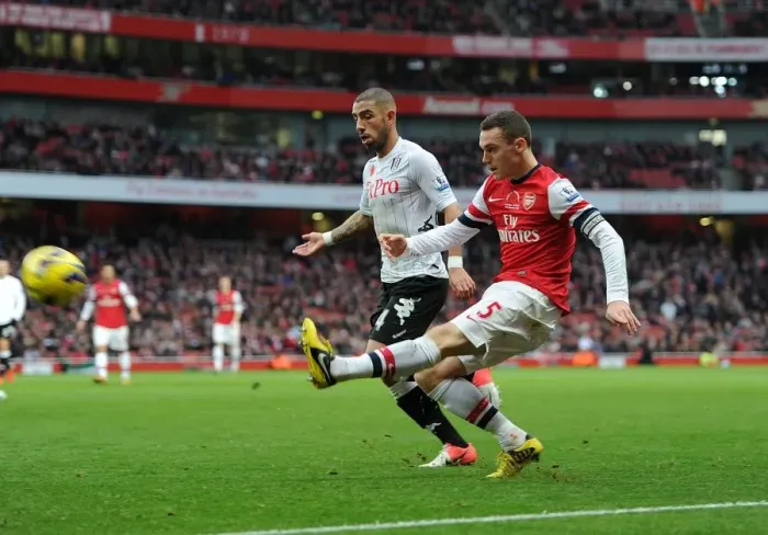 Framed Print : Thomas Vermaelen (Arsenal) Ashkan Dejagah (Fulham). Arsenal 3: 3 Fulham. Barclays Premier League Framed Print : Thomas Vermaelen (Arsenal) Ashkan Dejagah (Fulham). Arsenal 3: 3 Fulham. Barclays Premier League