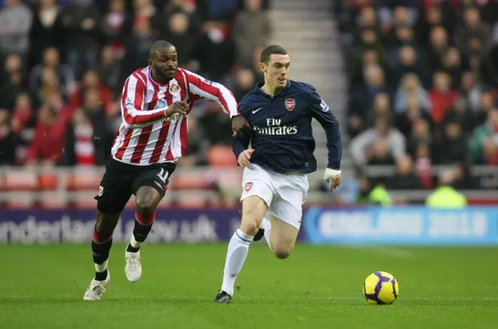 Framed Print : Thomas Vermaelen (Arsenal) Darren Bent (Sunderland). Sunderland 1: 0 Arsenal Framed Print : Thomas Vermaelen (Arsenal) Darren Bent (Sunderland). Sunderland 1: 0 Arsenal