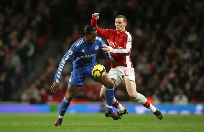 Framed Print : Thomas Vermaelen (Arsenal) Didier Drogba (Chelsea). Arsenal 0: 3 Chelsea