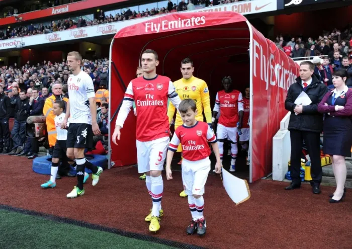 Framed Print : Thomas Vermaelen (Arsenal) leads out the team. Arsenal 3: 3 Fulham. Barclays Premier League