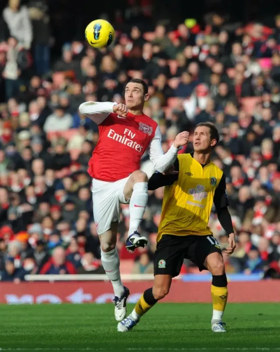 Framed Print : Thomas Vermaelen (Arsenal) Morten Gamst Pedersen (Rovers). Arsenal 7: 1 Blackburn Rovers