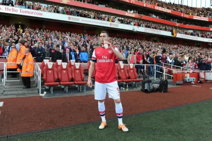 Framed Print : Thomas Vermaelen: Arsenal's Defensive Determination in Arsenal v West Bromwich Albion (2013-14)