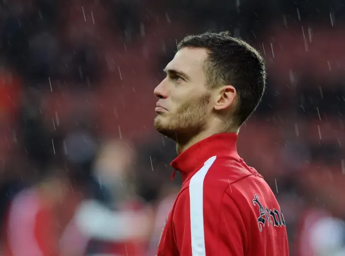Framed Print : Thomas Vermaelen: Arsenal's Defensive Fortitude before Cardiff City Clash (2013-14)