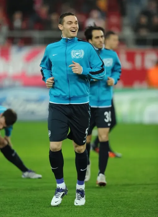 Framed Print : Thomas Vermaelen: Arsenal's Defensive Wall in Olympiacos Showdown (2011-12)