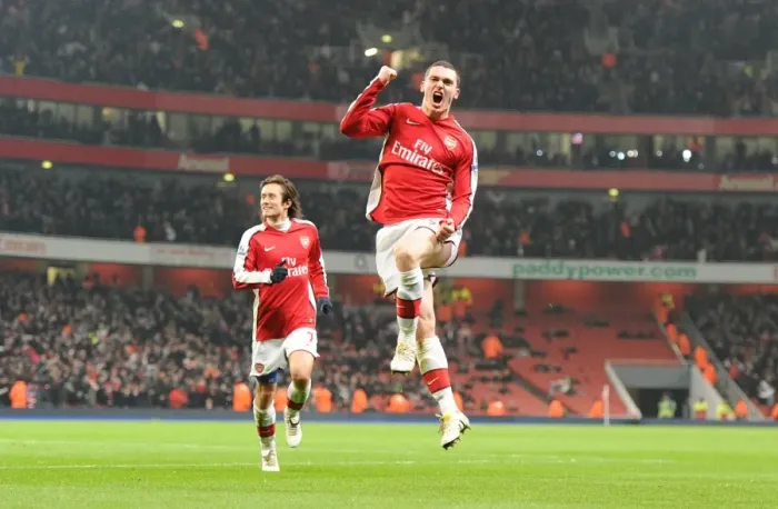 Framed Print : Thomas Vermaelen celebrates scoring the 3rd Arsenal goal with Tomas Rosicky Framed Print : Thomas Vermaelen celebrates scoring the 3rd Arsenal goal with Tomas Rosicky
