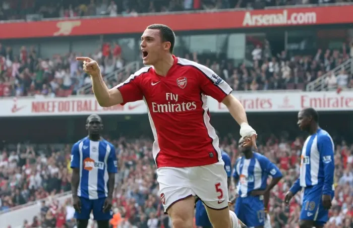 Framed Print : Thomas Vermaelen celebrates scoring his and Arsenals 1st goal Framed Print : Thomas Vermaelen celebrates scoring his and Arsenals 1st goal