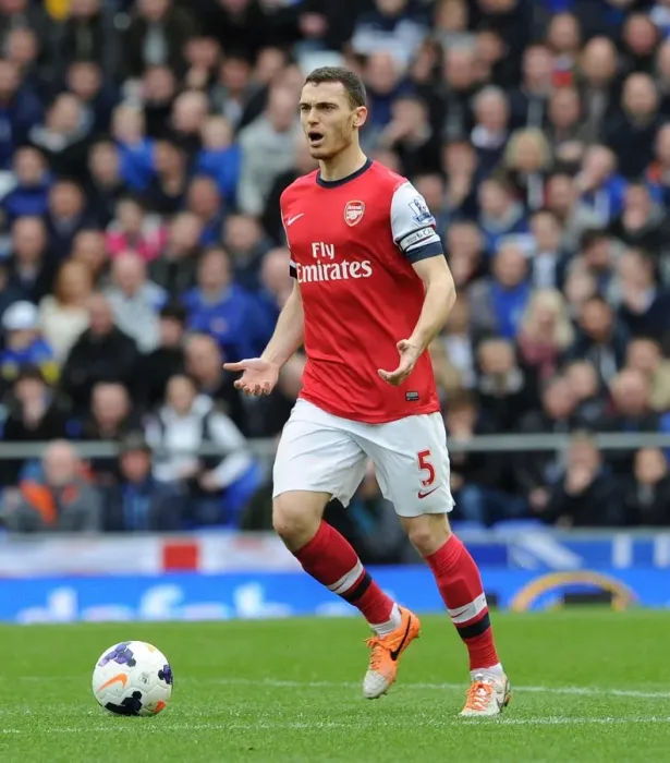 Framed Print : Thomas Vermaelen Focused: Everton vs Arsenal, Premier League 2013 / 14 Framed Print : Thomas Vermaelen Focused: Everton vs Arsenal, Premier League 2013 / 14