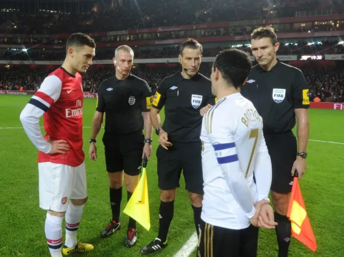 Framed Print : Thomas Vermaelen and Leon Britton Face Off: Arsenal's Victory Over Swansea City in FA Cup 3rd Round (1:0) Framed Print : Thomas Vermaelen and Leon Britton Face Off: Arsenal's Victory Over Swansea City in FA Cup 3rd Round (1:0)