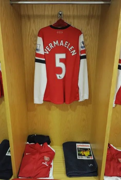 Framed Print : Thomas Vermaelen: Pre-Match Ritual at Arsenal's Emirates Stadium (Arsenal v Hull City, 2013-14)