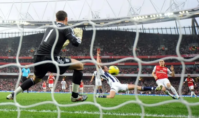 Framed Print : Thomas Vermaelen Scores Arsenal's Second Goal: Arsenal 3-0 West Bromwich Albion, Premier League, Emirates Stadium (Nov 2011) Framed Print : Thomas Vermaelen Scores Arsenal's Second Goal: Arsenal 3-0 West Bromwich Albion, Premier League, Emirates Stadium (Nov 2011)