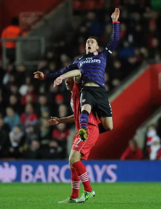 Framed Print : Thomas Vermaelen Soaring Above Rickie Lambert: Arsenal vs. Southampton, Premier League 2012-13 - Aerial Battle Framed Print : Thomas Vermaelen Soaring Above Rickie Lambert: Arsenal vs. Southampton, Premier League 2012-13 - Aerial Battle