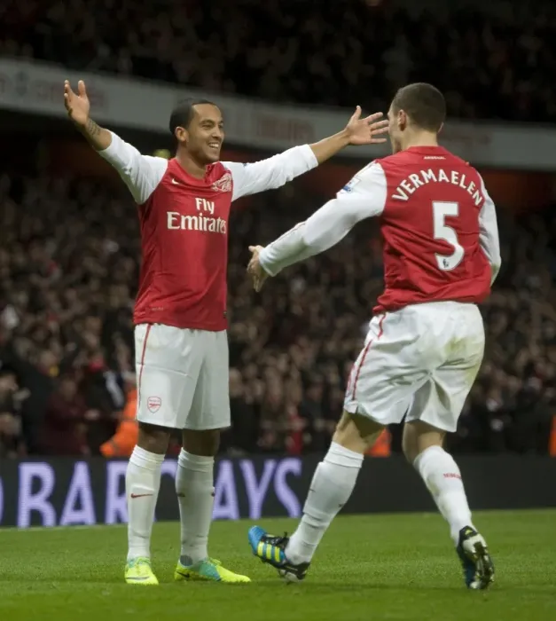 Framed Print : Thomas Vermaelen and Theo Walcott Celebrate Arsenal's Goal Against Fulham (2011-12)