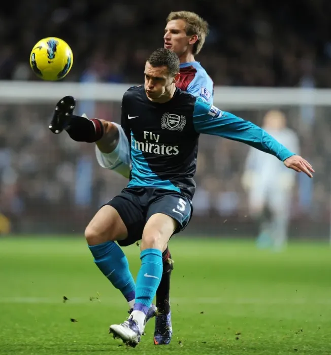 Framed Print : Thomas Vermaelen vs Marc Albrighton: A Battle at Villa Park, Premier League 2011-12 Framed Print : Thomas Vermaelen vs Marc Albrighton: A Battle at Villa Park, Premier League 2011-12