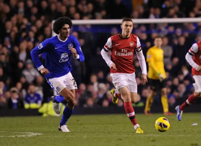 Framed Print : Thomas Vermaelen vs Marouane Fellaini: Battle at Goodison Park, Everton vs Arsenal, Premier League 2012-13 Framed Print : Thomas Vermaelen vs Marouane Fellaini: Battle at Goodison Park, Everton vs Arsenal, Premier League 2012-13